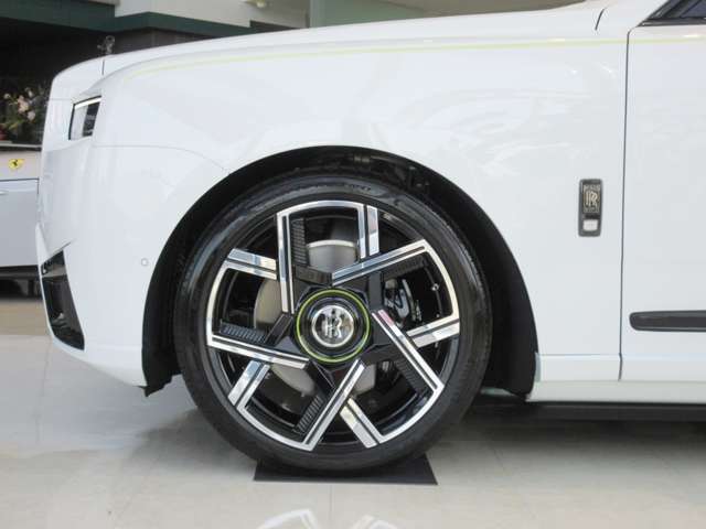 Rolls-Royce ブラックバッジカリナン 12