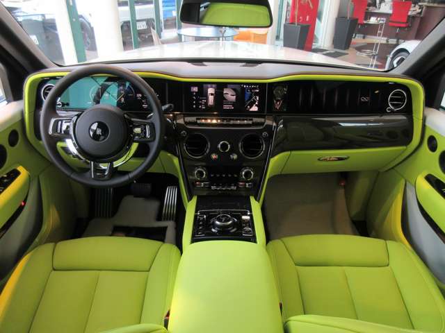 Rolls-Royce ブラックバッジカリナン 2