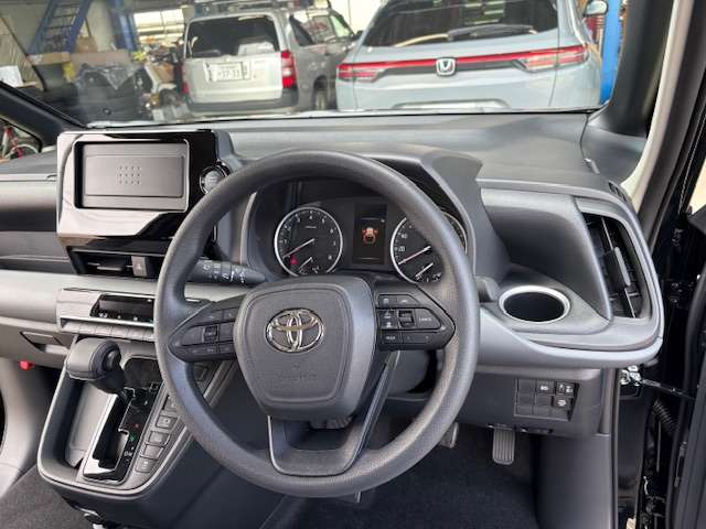 Toyota Noah 11