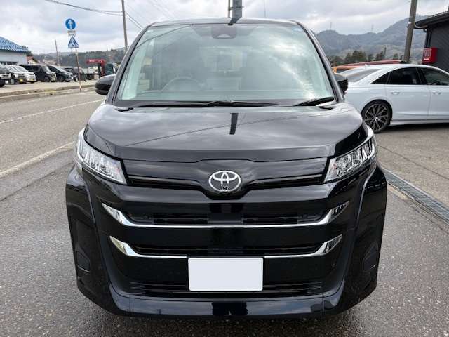 Toyota Noah 3