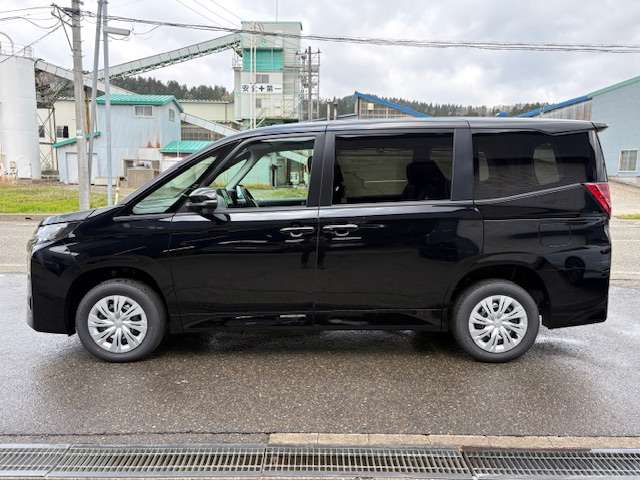 Toyota Noah 4