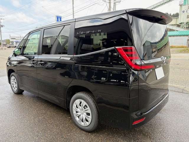 Toyota Noah 5