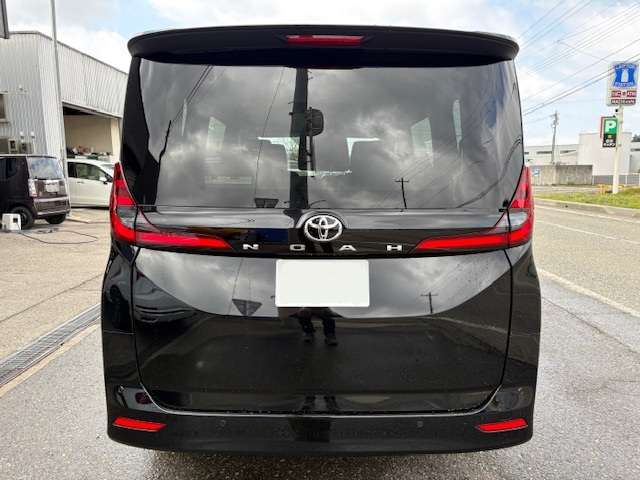 Toyota Noah 6