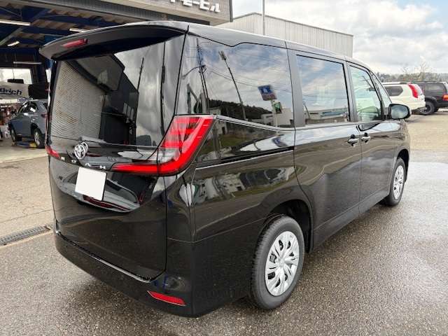 Toyota Noah 7