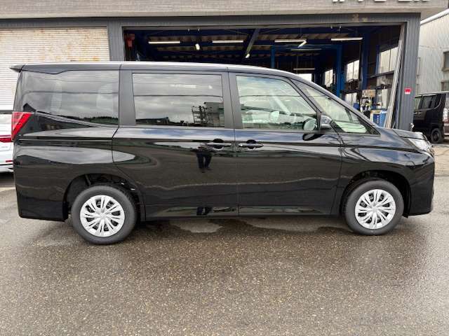 Toyota Noah 8