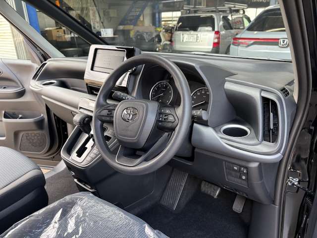 Toyota Noah 10