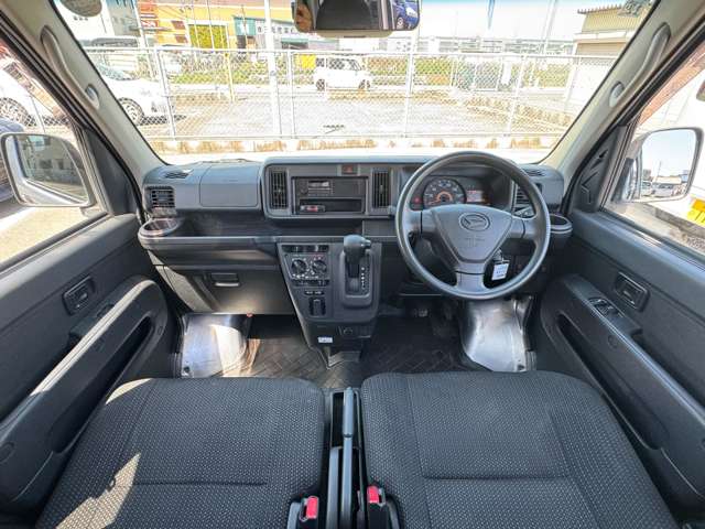 Daihatsu Hijet Cargo 6