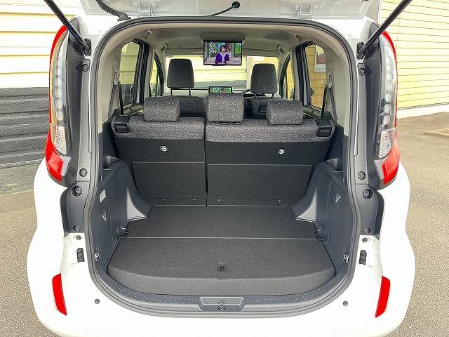 Toyota Sienta 11