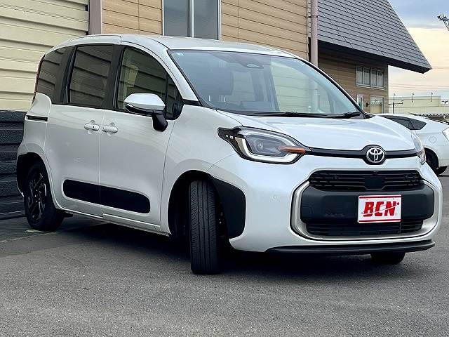 Toyota Sienta 3