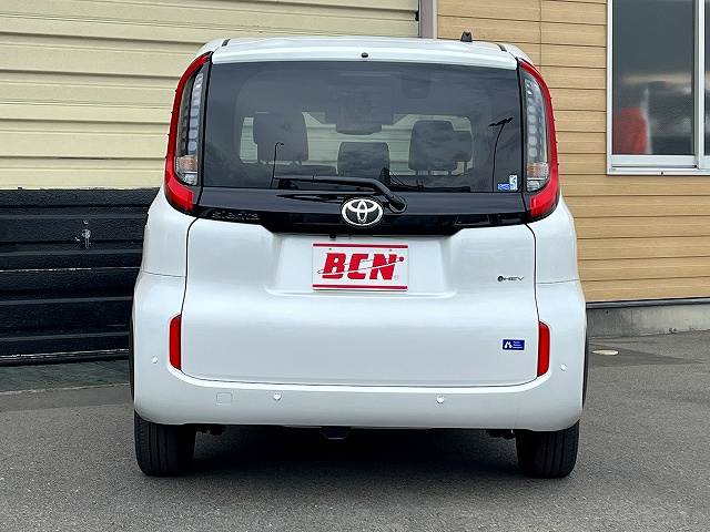 Toyota Sienta 5