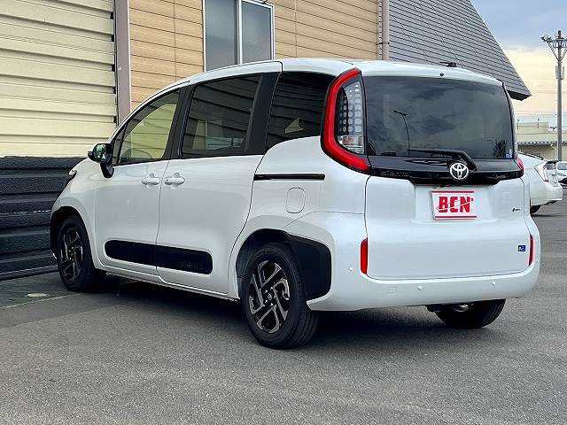 Toyota Sienta 6