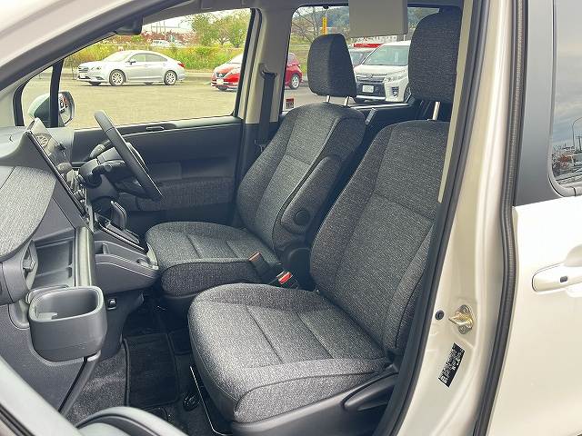 Toyota Sienta 9