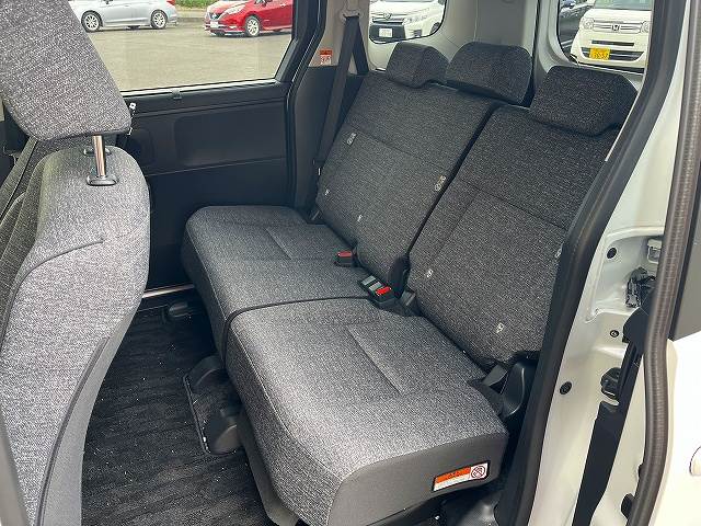 Toyota Sienta 10