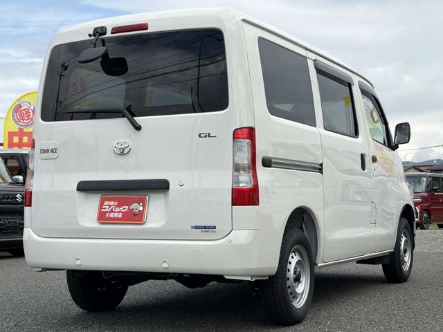Toyota Town Ace Van 12