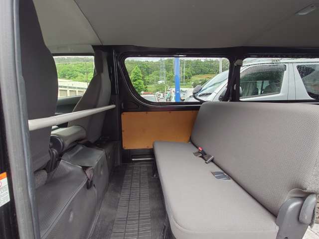 Toyota Hiace Van 5