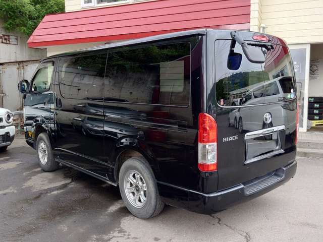 Toyota Hiace Van 8