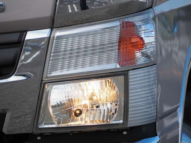 Mitsubishi Fuso Canter 9