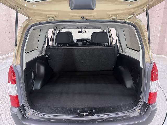 Toyota Succeed Van 8