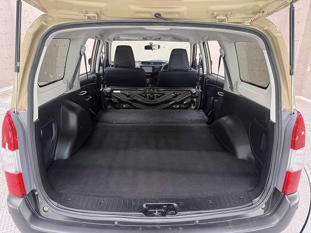 Toyota Succeed Van 10