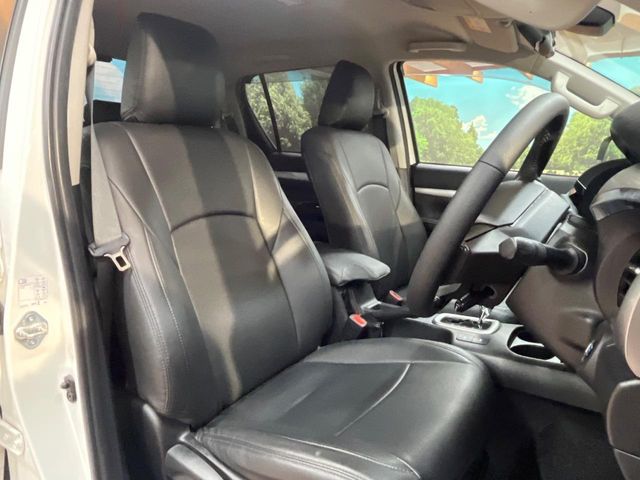 Toyota Hilux 8