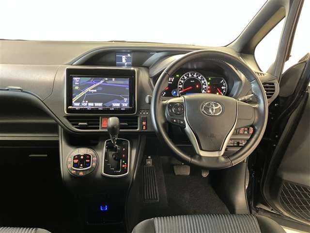 Toyota Voxy 12