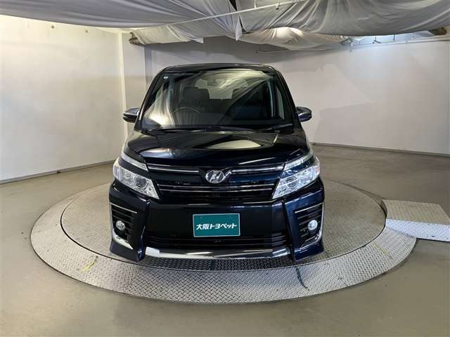 Toyota Voxy 2