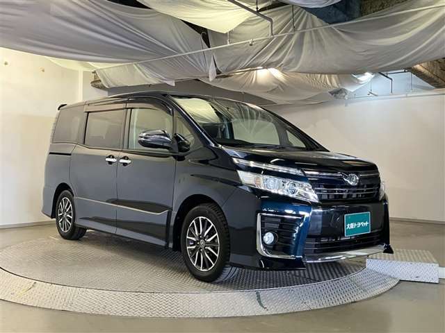Toyota Voxy 3