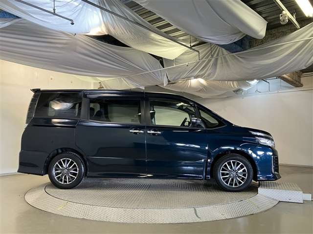 Toyota Voxy 5