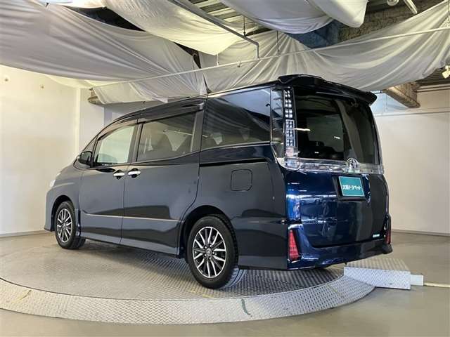 Toyota Voxy 6