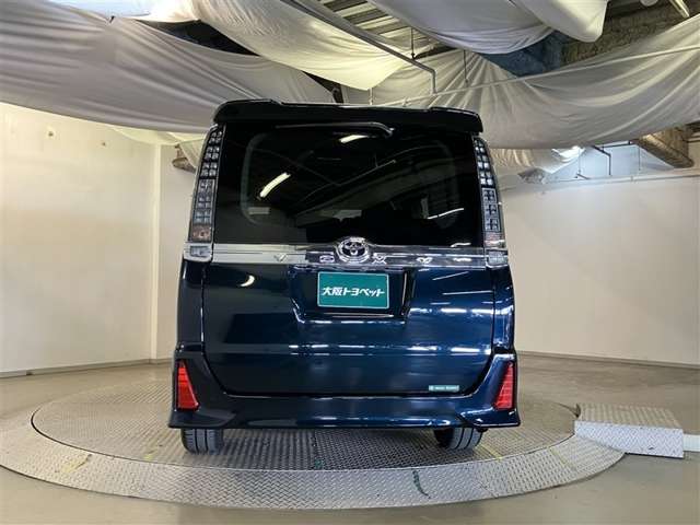 Toyota Voxy 7