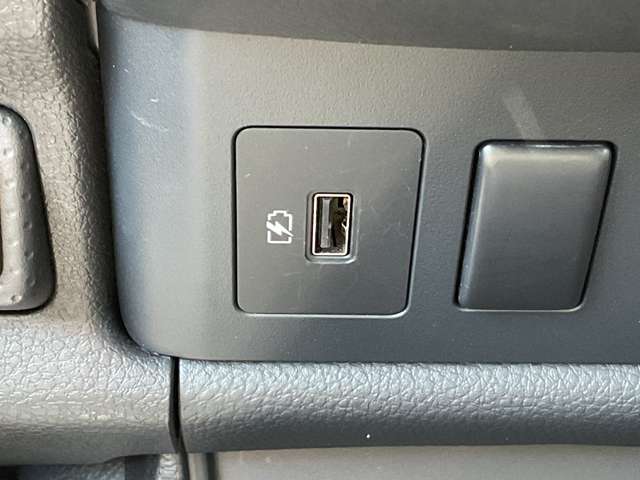 Nissan AD 7