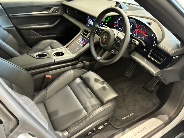 Porsche Taycan Cross Turismo 11
