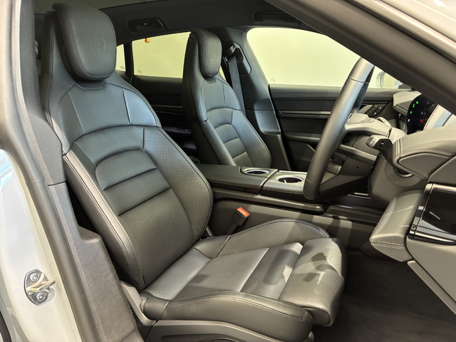 Porsche Taycan Cross Turismo 12