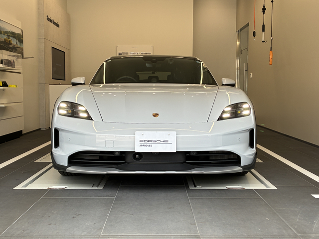 Porsche Taycan Cross Turismo 3