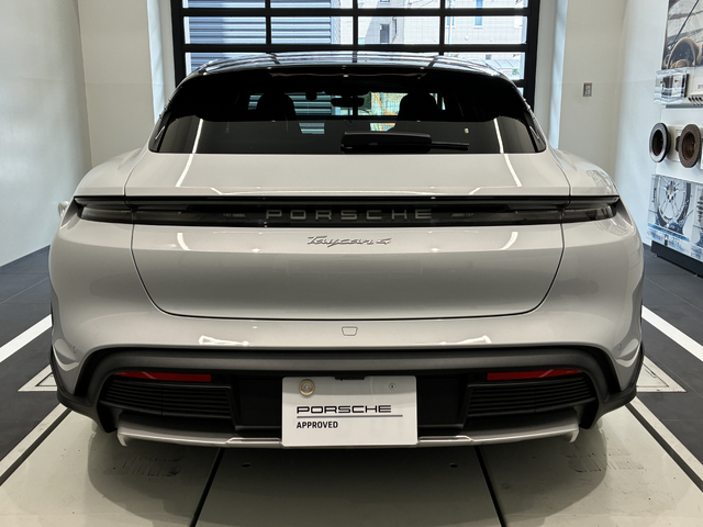 Porsche Taycan Cross Turismo 6