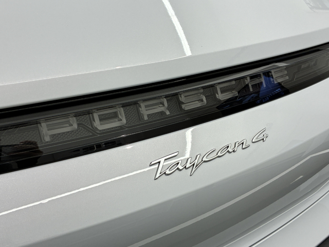 Porsche Taycan Cross Turismo 9