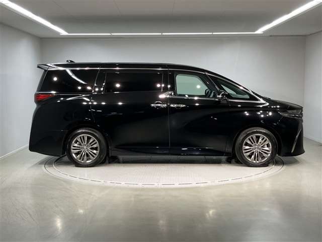 Toyota Alphard 3