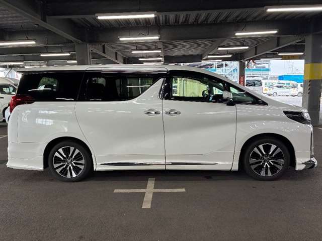 Toyota Alphard 8