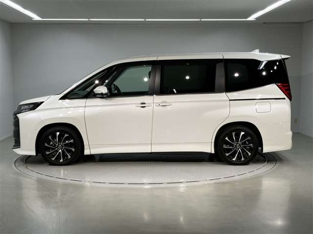 Toyota Noah 6