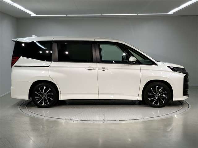 Toyota Noah 7