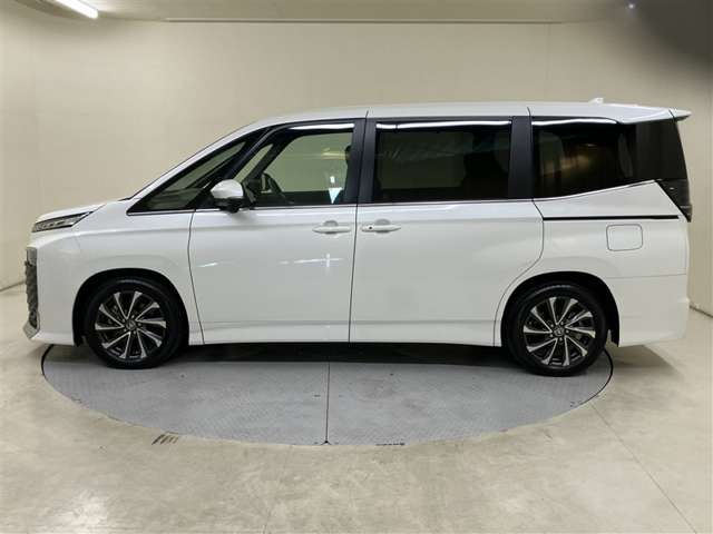 Toyota Voxy 5