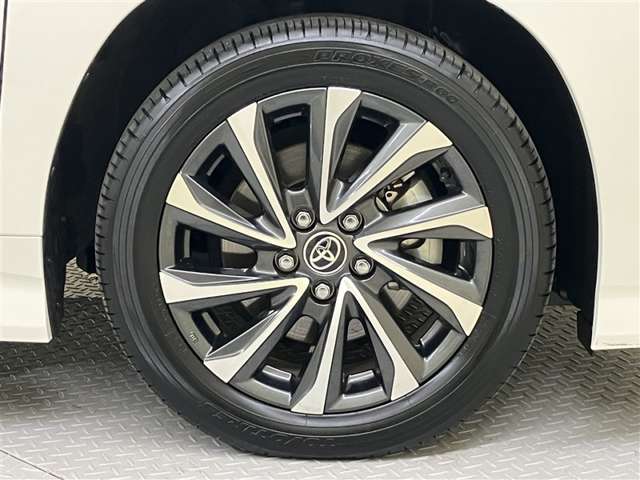 Toyota Voxy 8