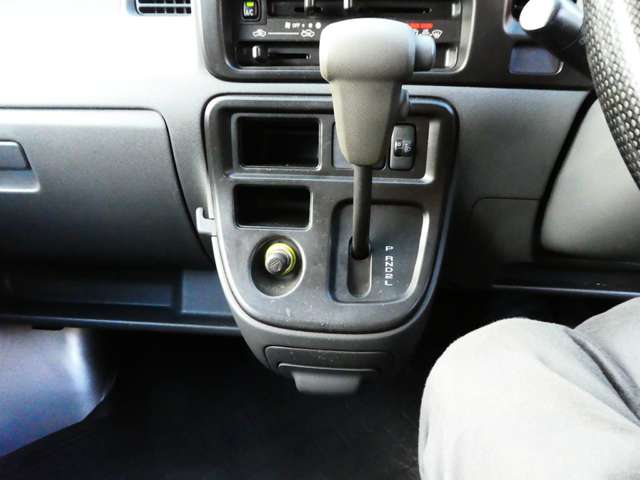 Daihatsu Hijet Cargo 11
