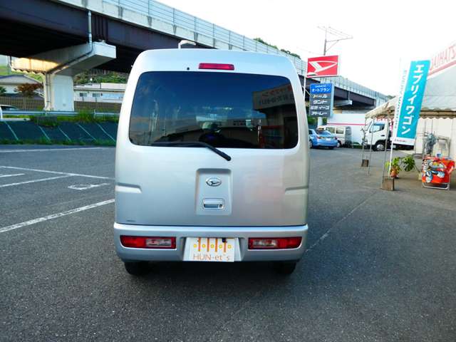Daihatsu Hijet Cargo 4