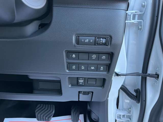 Mitsubishi Delica Mini 6