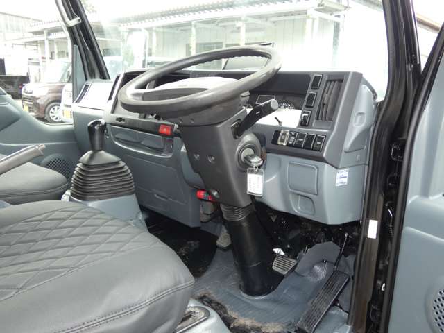 Isuzu Elf 12