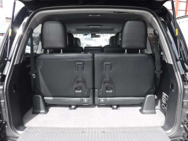 Toyota Land Cruiser 200 11