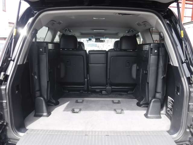 Toyota Land Cruiser 200 12