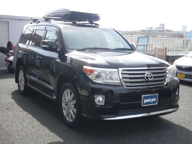 Toyota Land Cruiser 200 3