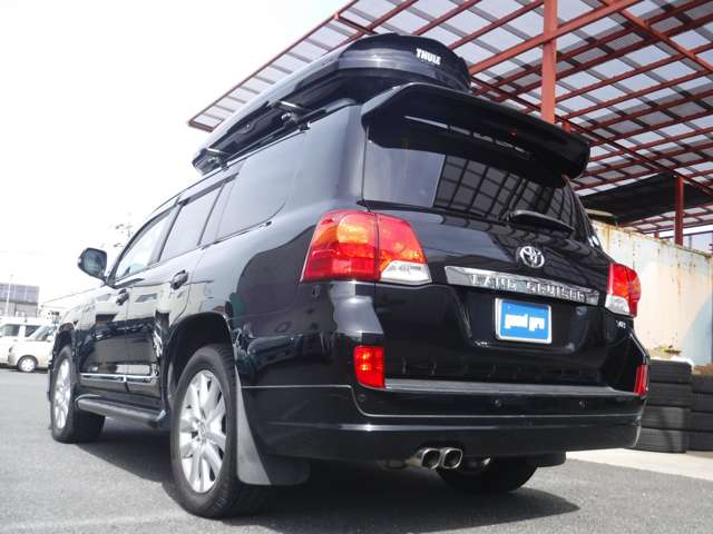 Toyota Land Cruiser 200 4